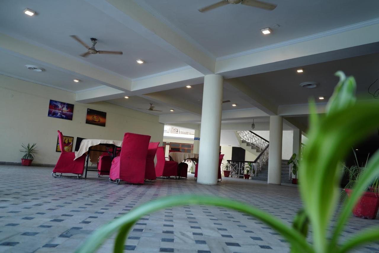 Hotel Gaurab Near Paltan Bazaar Dehradun Exterior photo