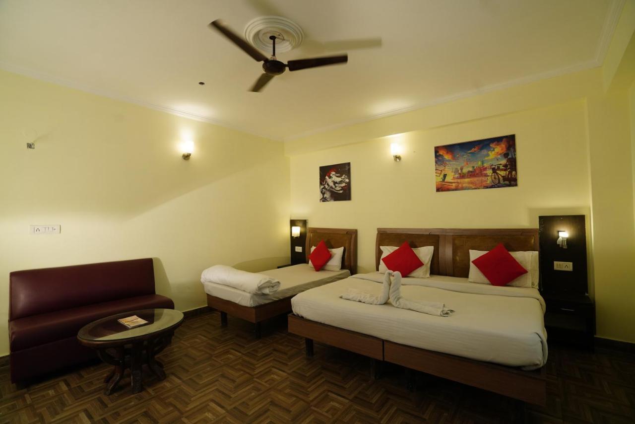 Hotel Gaurab Near Paltan Bazaar Dehradun Exterior photo