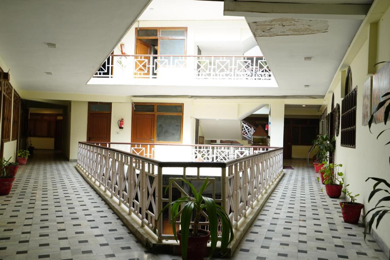 Hotel Gaurab Near Paltan Bazaar Dehradun Exterior photo